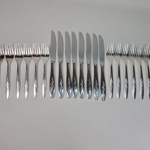 Vintage Community Plate “Song of Autumn” Flatware Set – 8 place - Picture 2 of 11